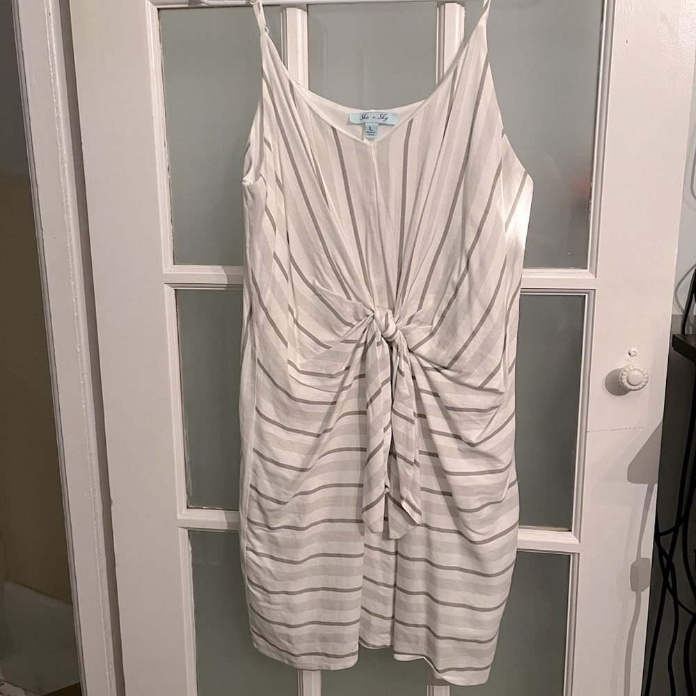 Womens she & sky tie front dress size lg